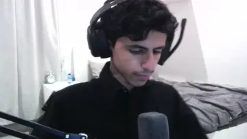 استرخاء مع ماسك المنديل والخيار 🤣