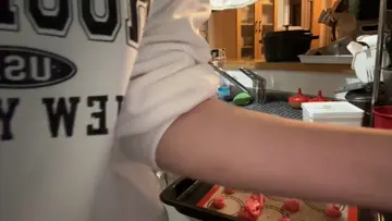 料理をするひなQちゃん