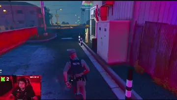 motociclista se da ala fuga en paleto