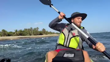 las olas casi los volvan