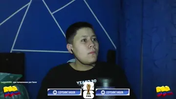 mi tia escuchando bobadita