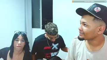 mi amiga mostrando su tatoo