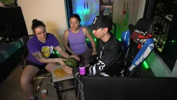 EXPLOTANDO UNA SANDIA!! MUY CACHO | Clip
