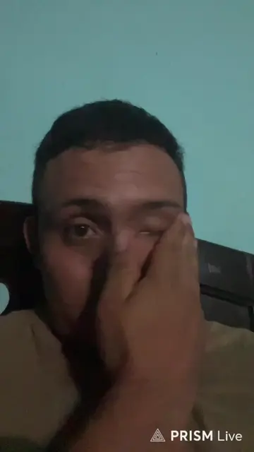 La cara de alguien grabando streamer por prim vez
