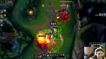 Enano saca corriendo al darius