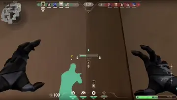 W omen smokes