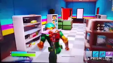 playing sume Fortnite