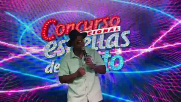 Participante del concurso  cantando con las Estrel