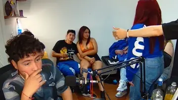 Beso de 3 solo chicas