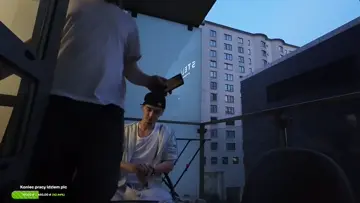 sutki jej wystają