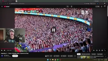 teo viendo el partido