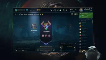 oferecendo laranja pros fiéis da madrugada!