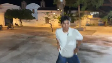 EMI SE PARA DE MANOS