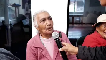 JUGÁBAMOS HACIENDO BOMBITAS