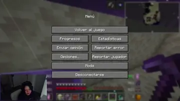 cuando mira el chat y se da cuenta el chisme jsjs