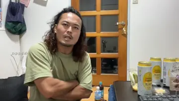 告訴されました