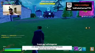 cadeira quebrou no meio da live . AFF kkkk