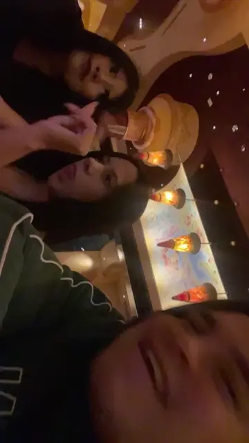 comiendo