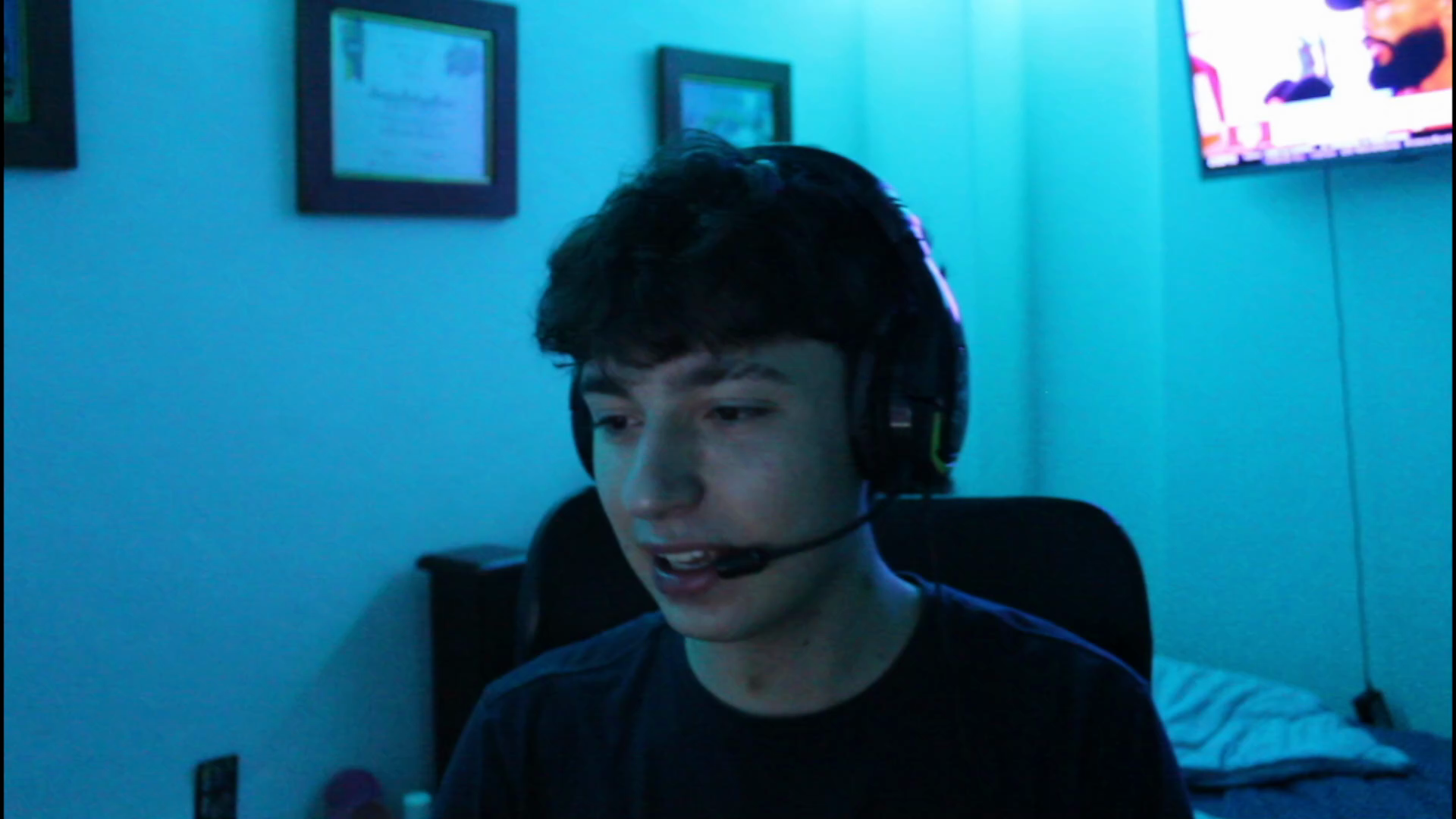 estan jugando warzone afuera de mi casa