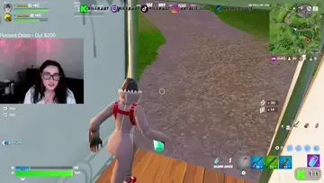 [AUS] fort while listening to emo music | Clip