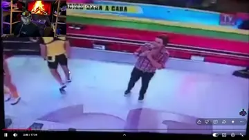 Zapatos caminan solo video 