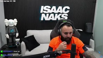 REACTS WITH THE CHAT | Clip