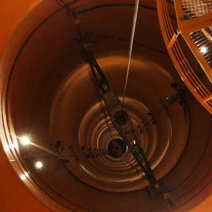 Heraufschauen, hinauf schauen, nach oben schauen 
#fotovorschlag #fallturm #zarm