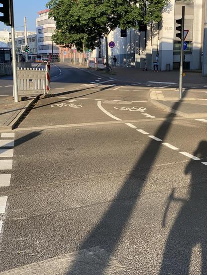 Warum ist in #Mainz am Hauptbahnhof West eigentlich #Linksverkehr?
