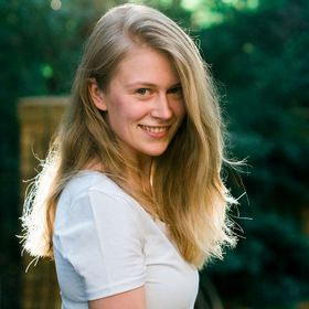 Camilla Hallstrom | Content, SEO, Entrepreneur + Business Tips