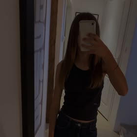 Julie🤍🥂🪩