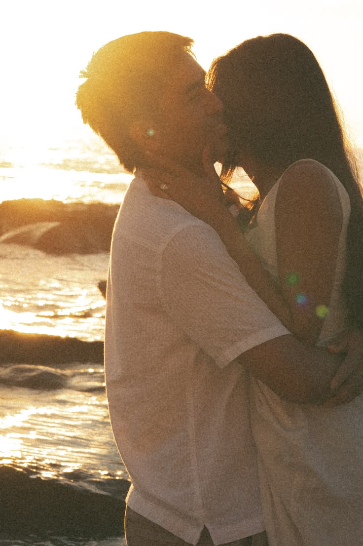 tags: oahu, hawaii, engagement photo, elopement, sunset, bea