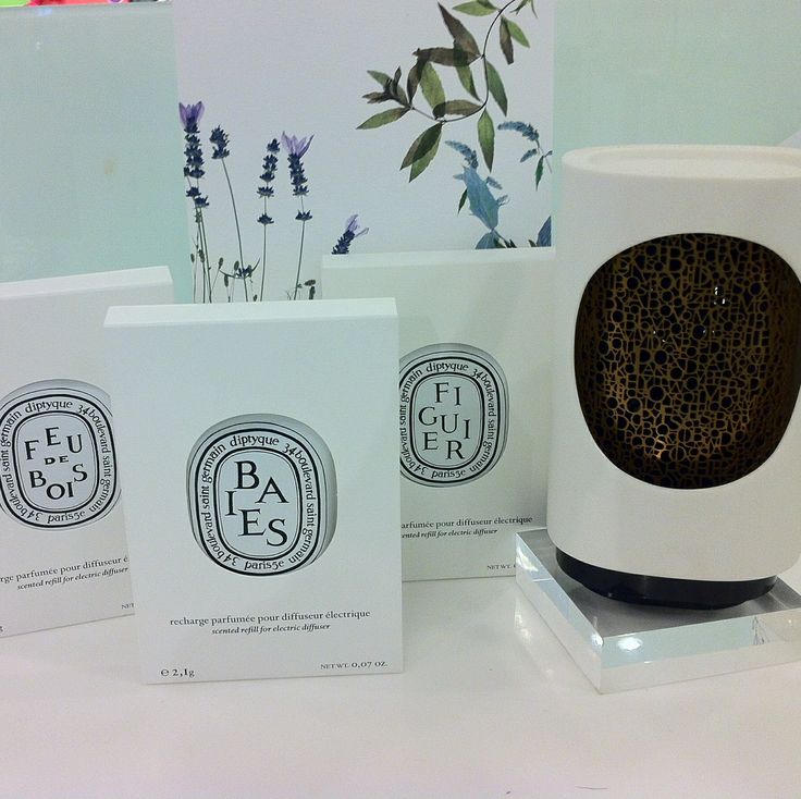 Diptyque electronic diffuser with Baies, feu de Bois, and Fi