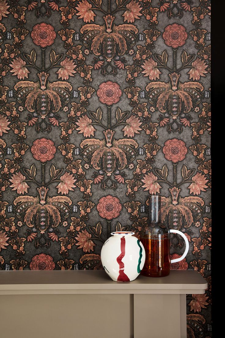 Wallpaper: New Bond Street – Hide Wall: Chocolate Colour 124