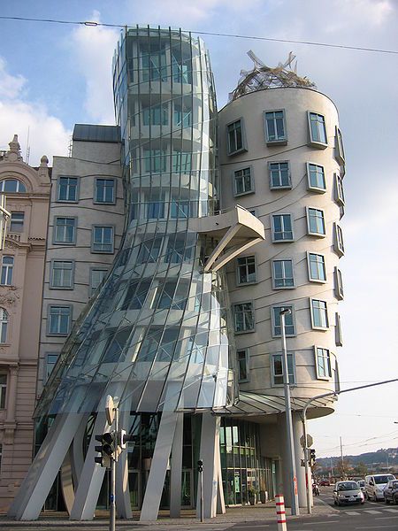 A prague, la maison dansante de Frank Gehry. …reépinglé par 