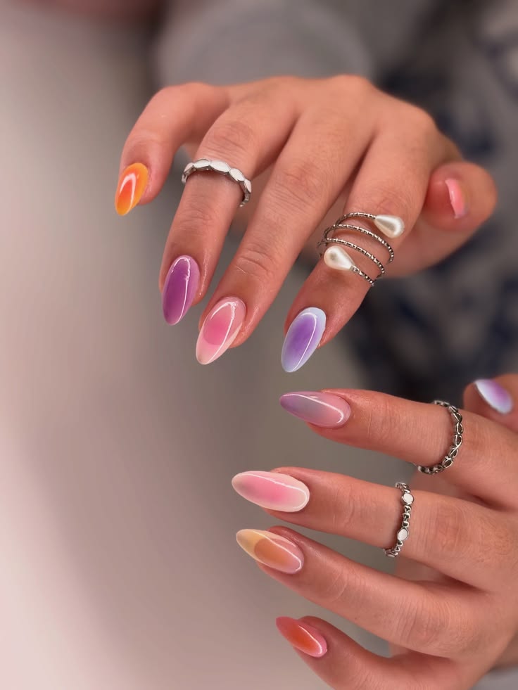 Soft colors 💫💕🩵💜💛💫

#nailstyle #almondnailshape #frenchnails