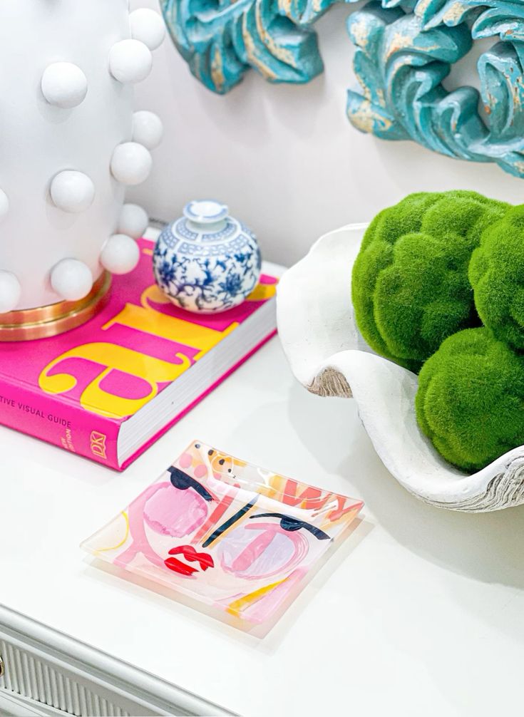 #colorfulhomedecor #colorfulliving #colorfultables #grandmil