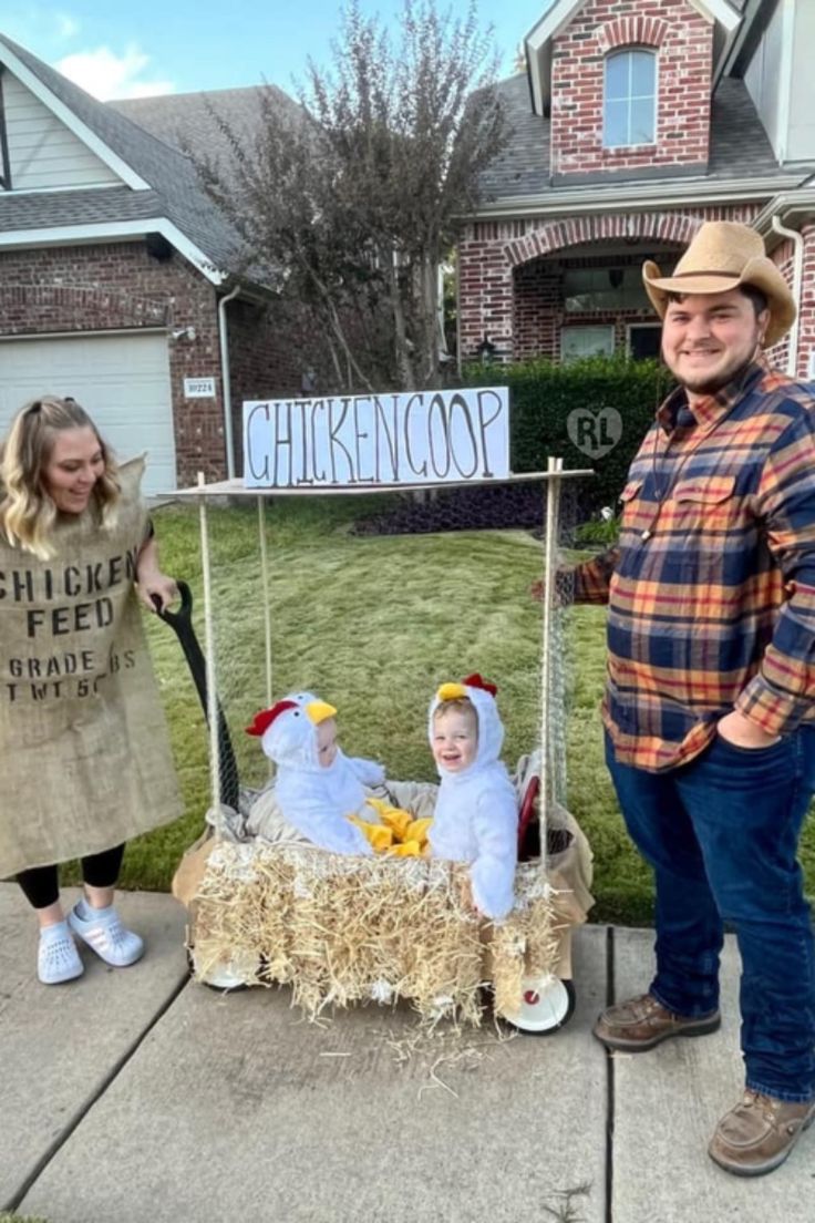 Easy family costume. Easy costume for families. Chicken cost