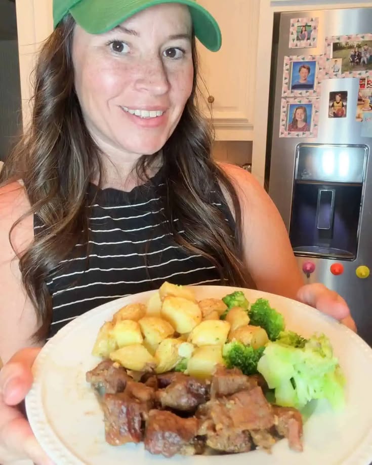Crockpot Garlic Butter Steak Bites (Easy Aldi Dinner) - Maki