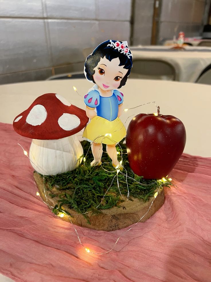 Apple, snow white, birthday, princess center piece,