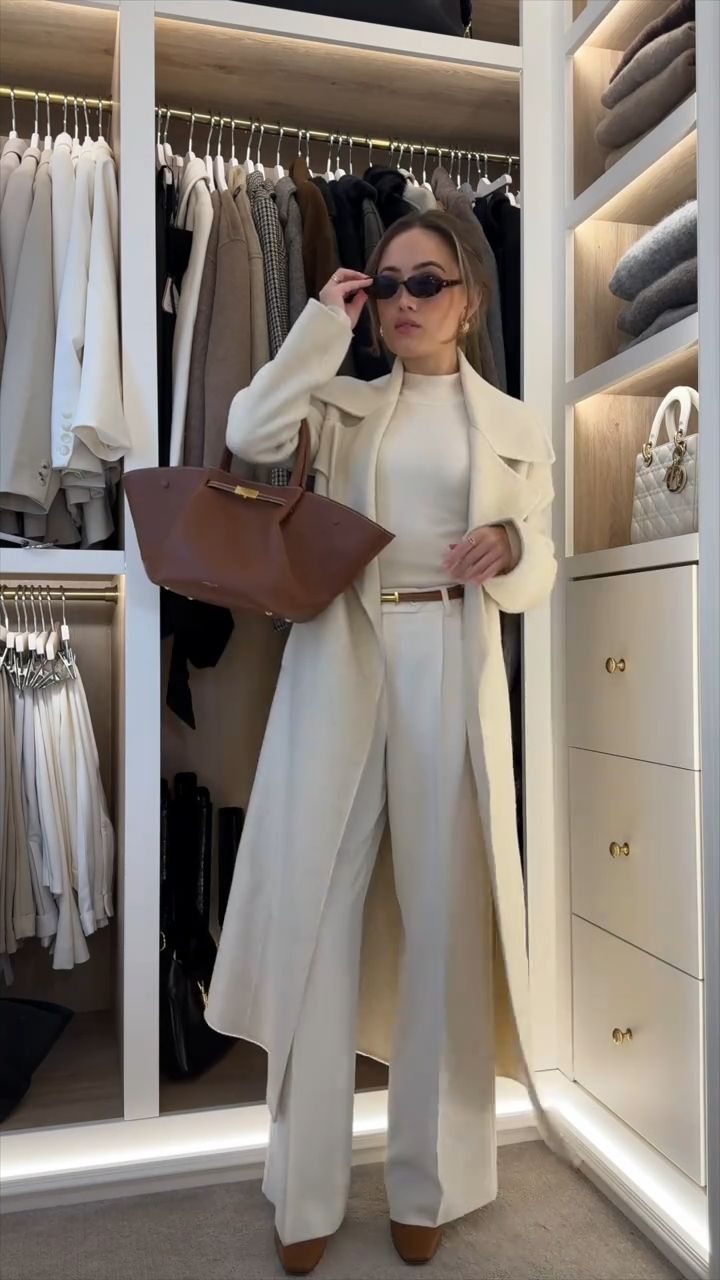 Chic Winter Outfit.🤍😍
Credit: @kateehutchins(on TikTok)
Foll