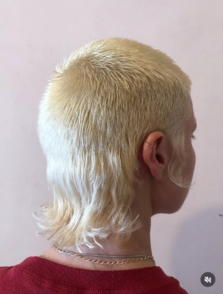 Blonde Chelsea Haircut @nar.scissors IG