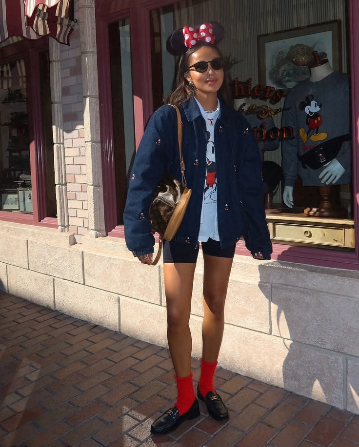 What To Wear To Disney World AND Cute Outfit Ideas