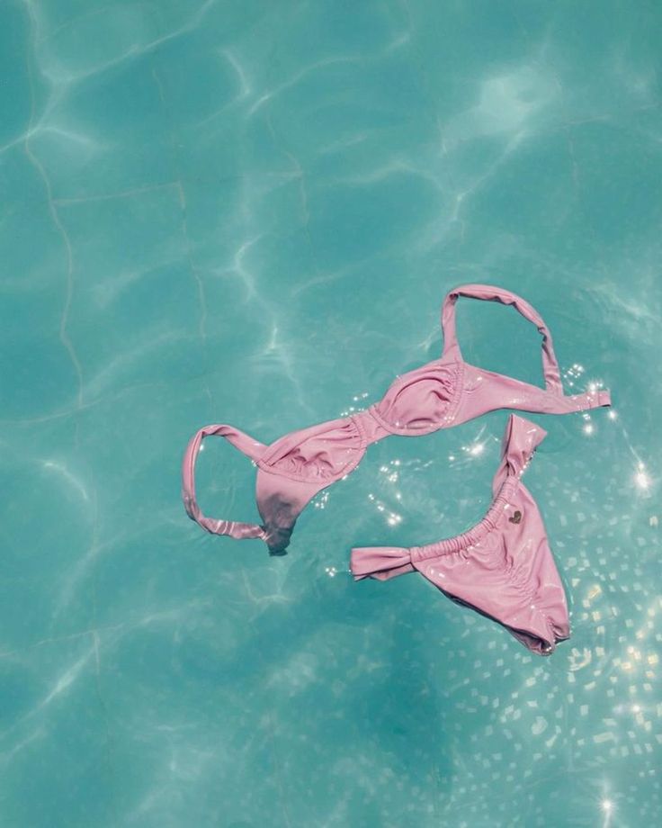 Pretty in pink poolside 🌊💕 #PinkBikini #BeachDay #SummerVibe