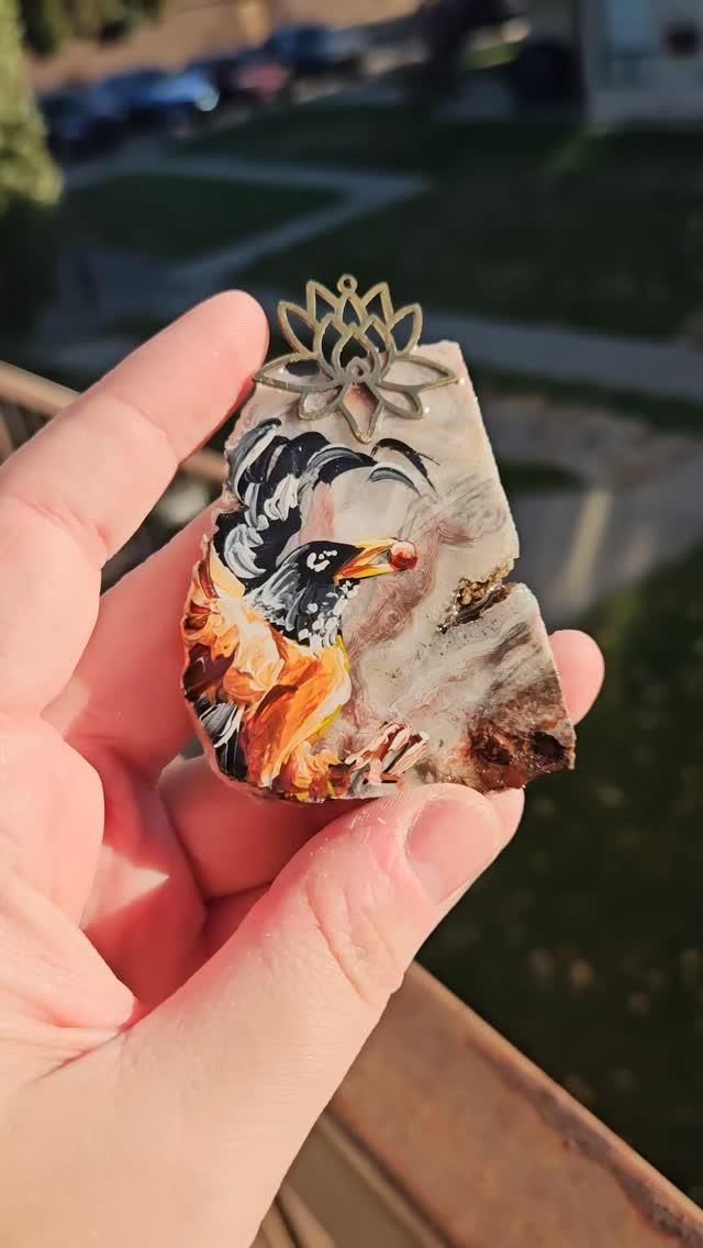 Robin necklace hand painted on stone #handmadenecklace #cana