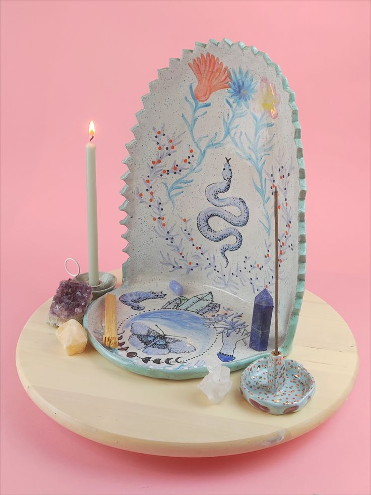 handgetöpfert handbemalt Altar Shrine Kristalle Magie Hexe R