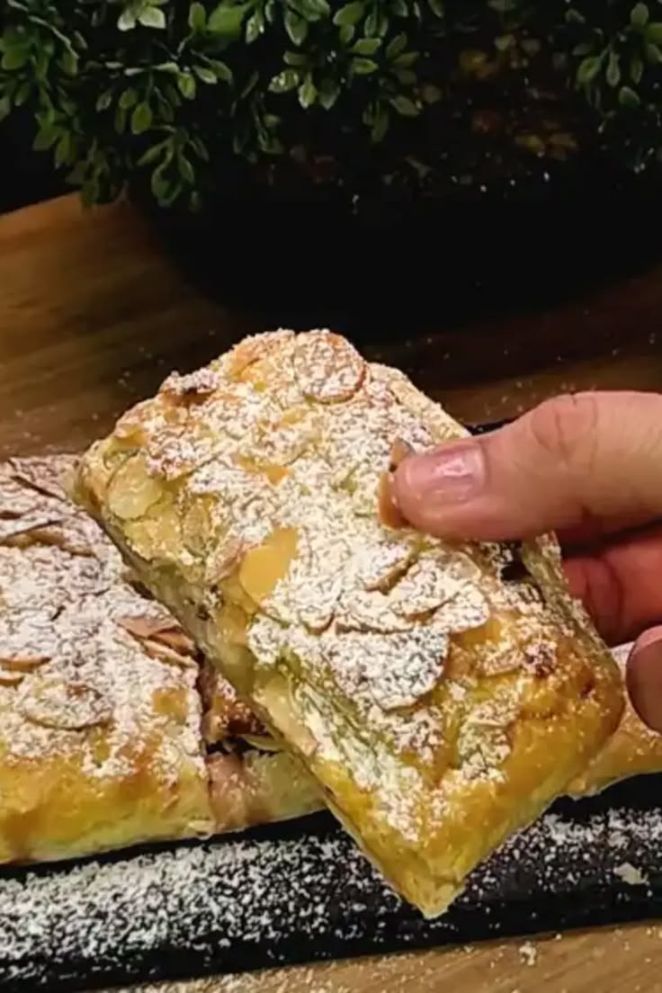 Geflochtener Feigen-Quark-Strudel aus Blätterteig – ein fruc