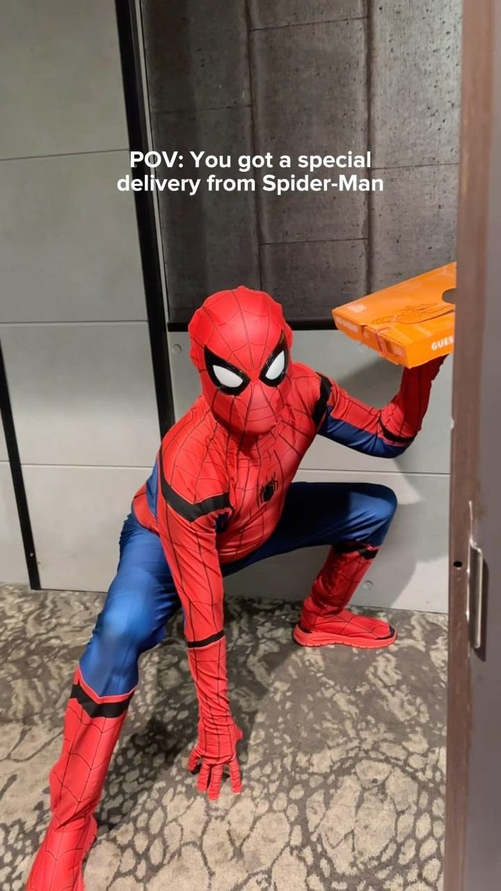 Imagine this happens to you 🕷️🍕

#spidermanbrandnewday #spid