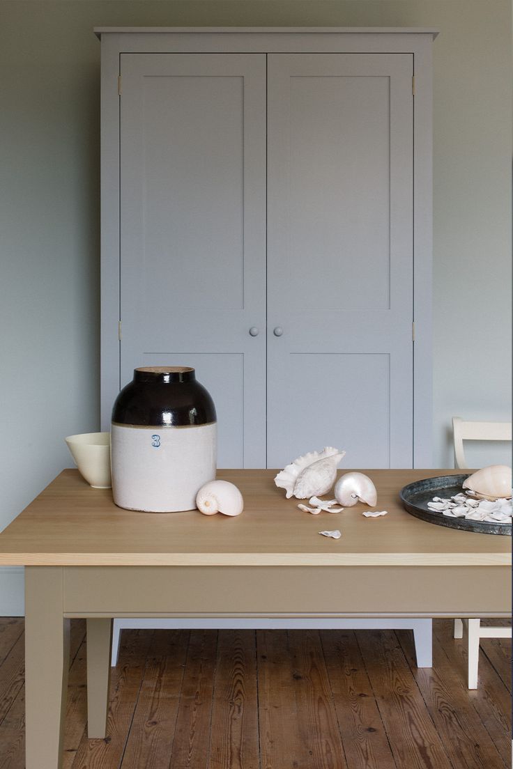 A colour palette based on paper, sugar, pottery, tin and lin