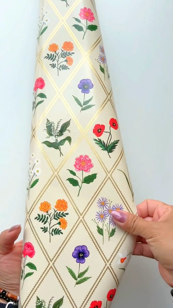 Garden party ready! 👩‍🌾 🌼 A gift and wrap to match for the h