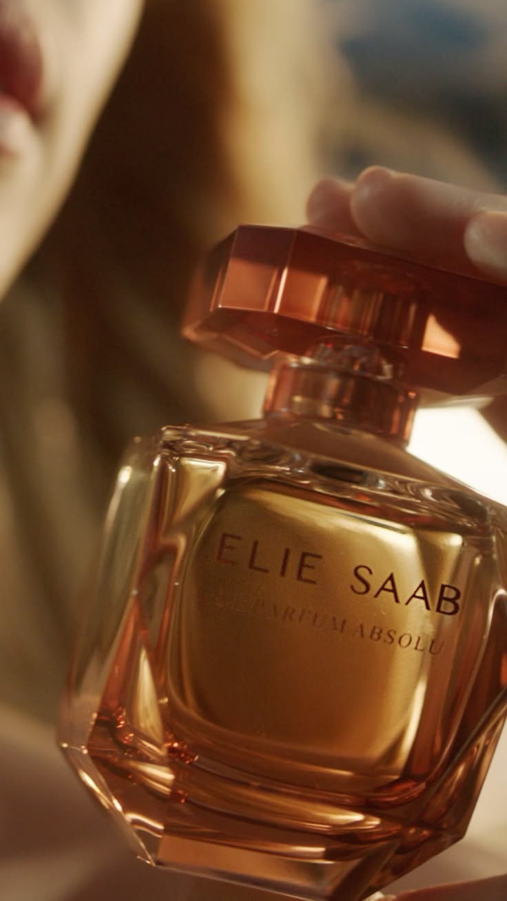 Le Parfum Absolu

#ELIESAAB 
#ELIESAABFRAGRANCES 
#LeParfum 